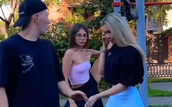 奶头被客人玩的又红又肿